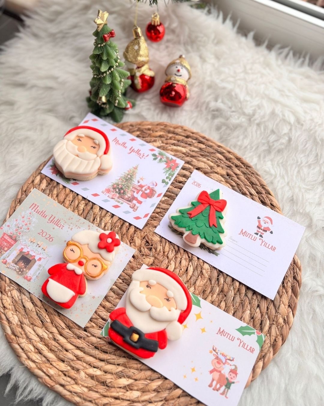 Şeker Hamurlu El Yapımı Kurabiye (10 Adet + 2 Adet Hediye) – Özel Gün & Yılbaşı Kurabiyesi