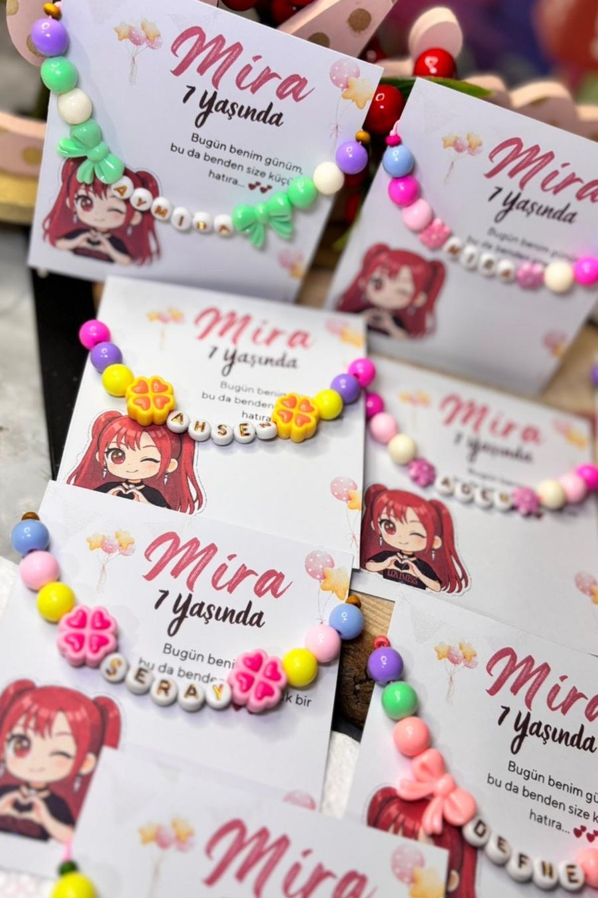 İsimli Renkli Boncuk Bileklik – Doğum Günü Hatıralık Hediyelik (Kartlı) 