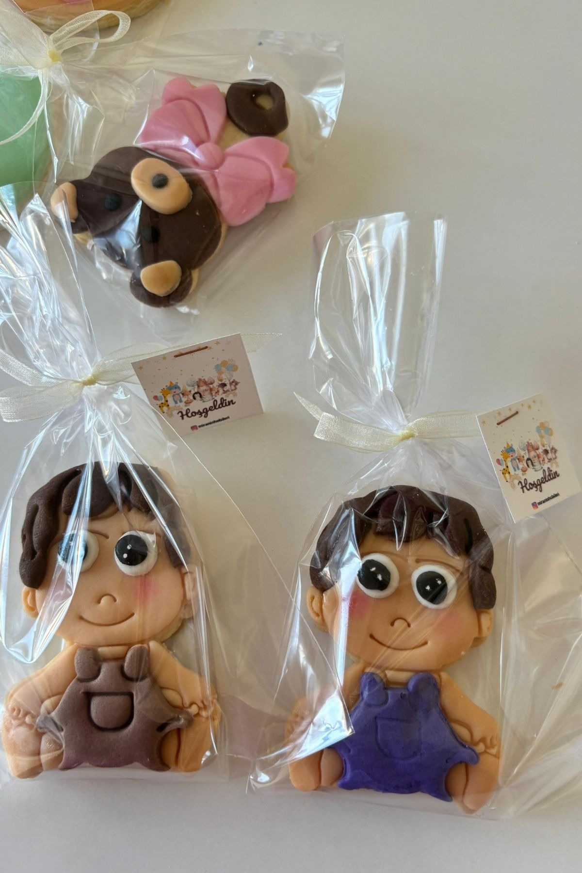 Karışık Renk Bebek Kurabiyesi – Baby Shower & Doğum Hediyelik Şeker Hamurlu Kurabiye 20 Adet 