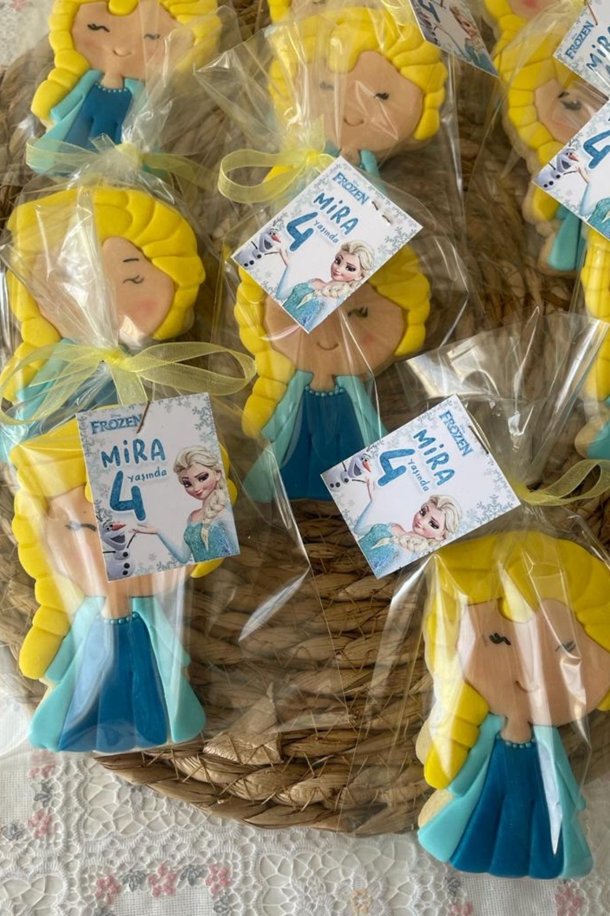  Karlar Ülkesi Prenses Elsa Kurabiye – Kız Çocuk Doğum Günü & Baby Shower Hediyelik 20 Adet