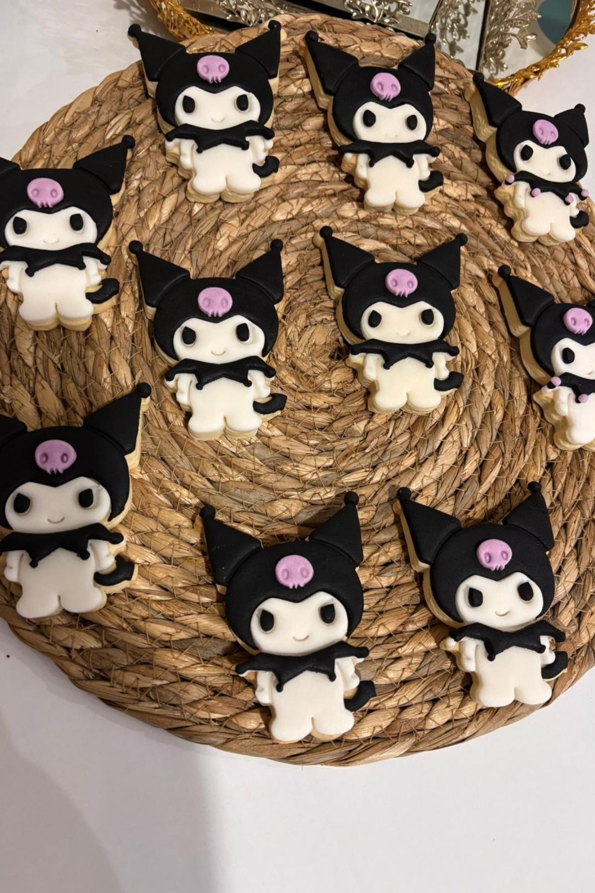 Kuromi Temalı Kurabiye – Kawaii Karakter Doğum Günü Hediyelik (Kişiye Özel)20 Adet