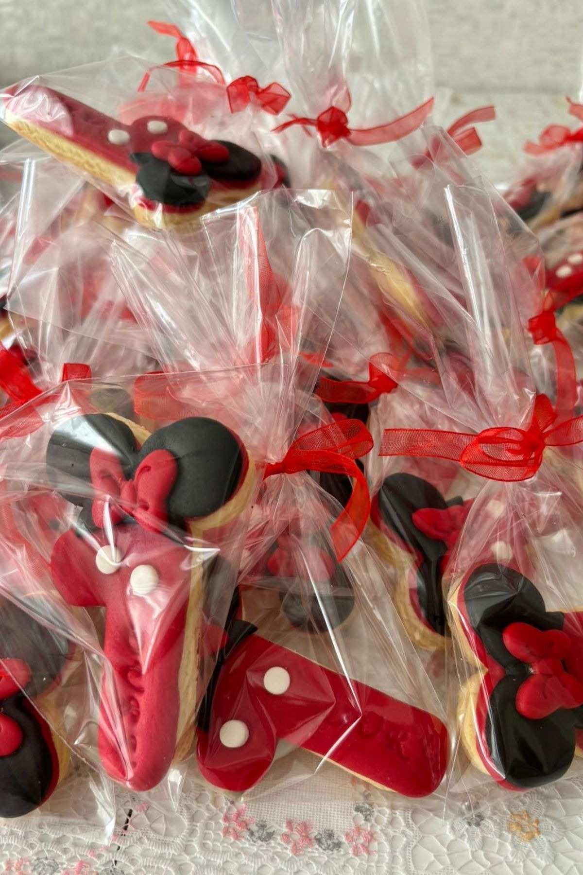 Minnie Mouse 1 Yaş Kurabiye | Kişiye Özel İsimli Şeker Hamurlu Doğum Günü Hediyeliği 20 Adet