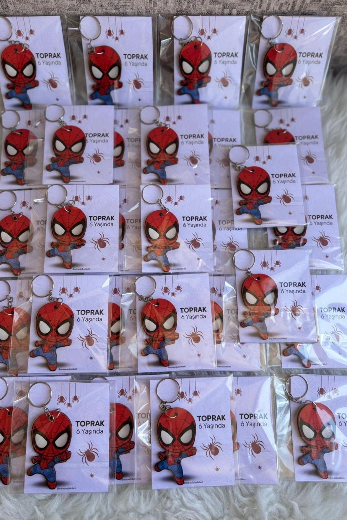 20’li Spiderman Doğum Günü Hediyeliği | İsimli Anahtarlık Seti