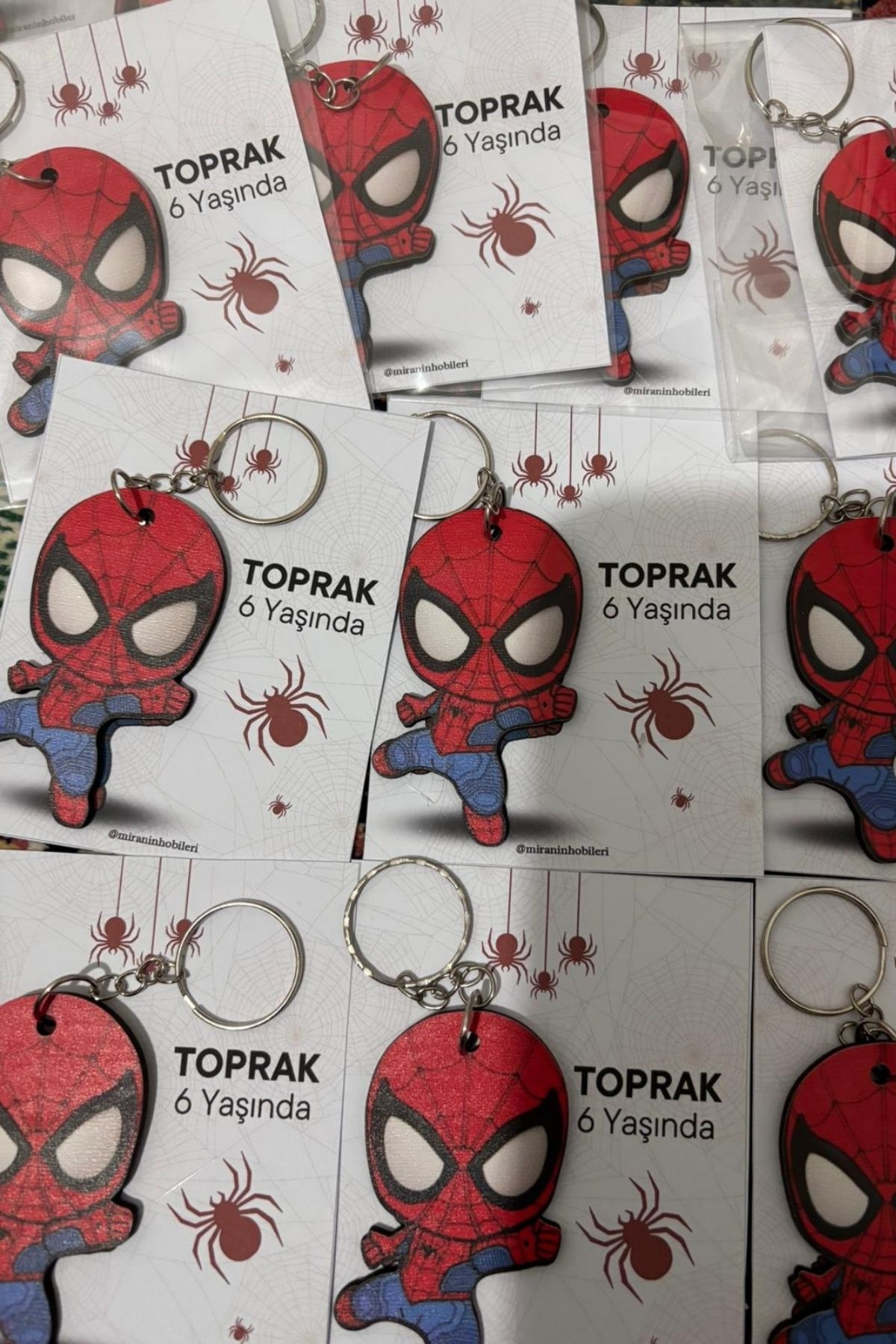 20’li Spiderman Doğum Günü Hediyeliği | İsimli Anahtarlık Seti