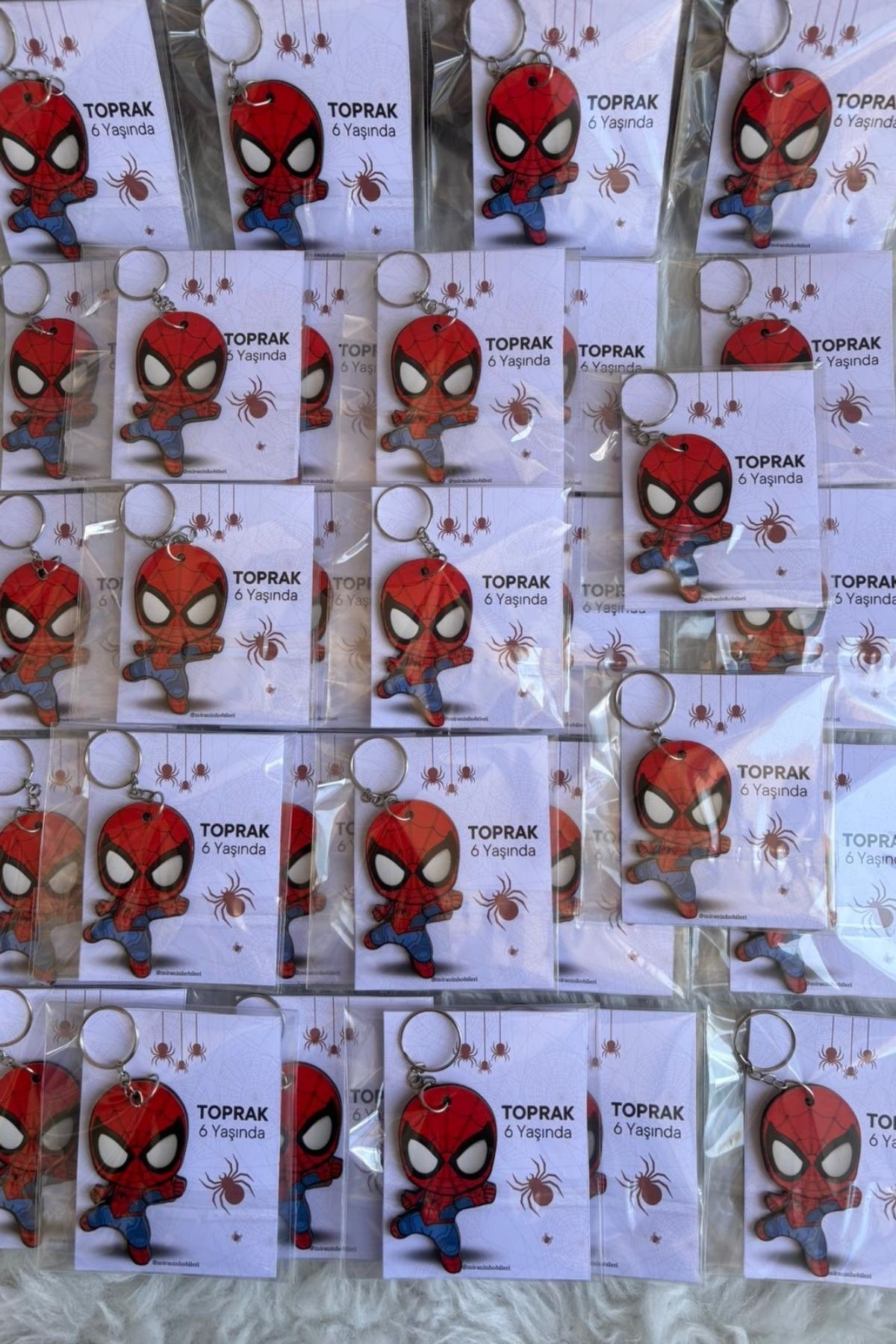 20’li Spiderman Doğum Günü Hediyeliği | İsimli Anahtarlık Seti