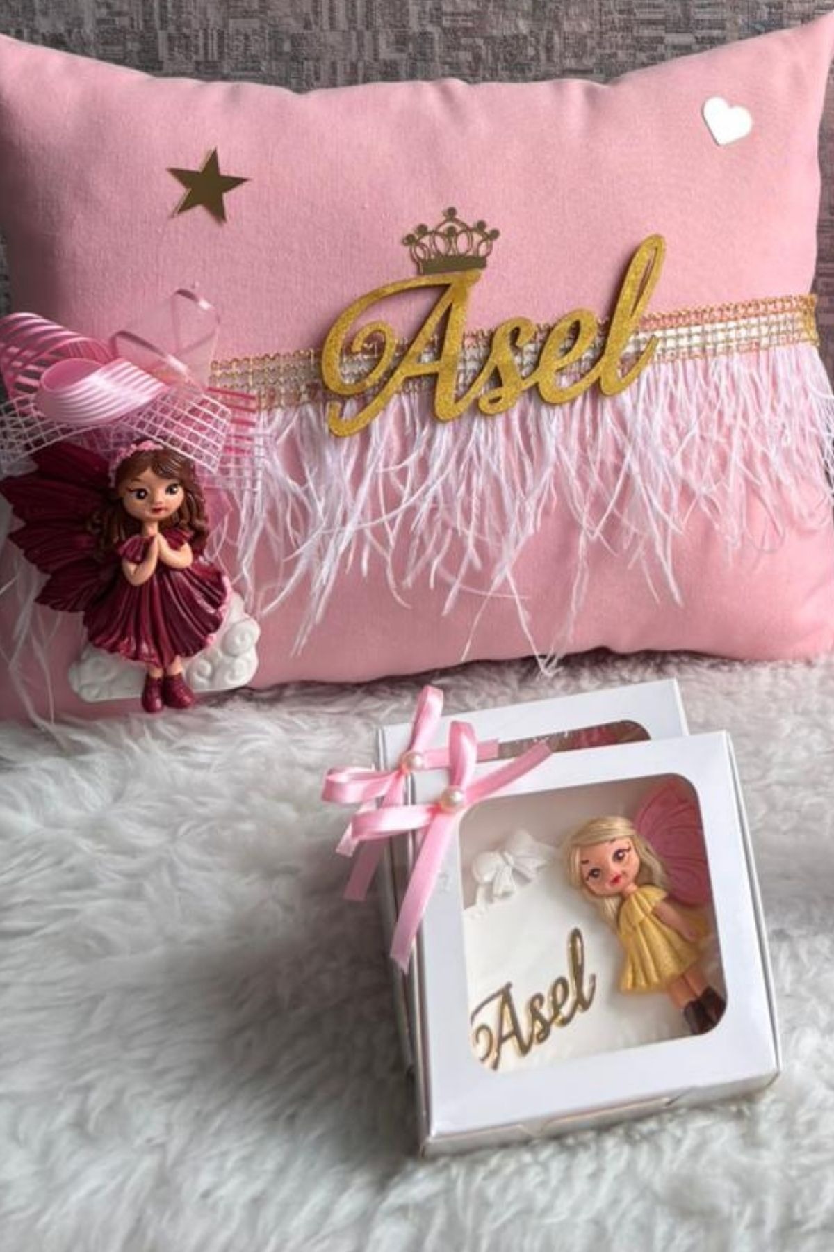  Kız Bebek Odası Seti | İsimli Pano + Yastık + 20 Magnet + Küp İsimlik