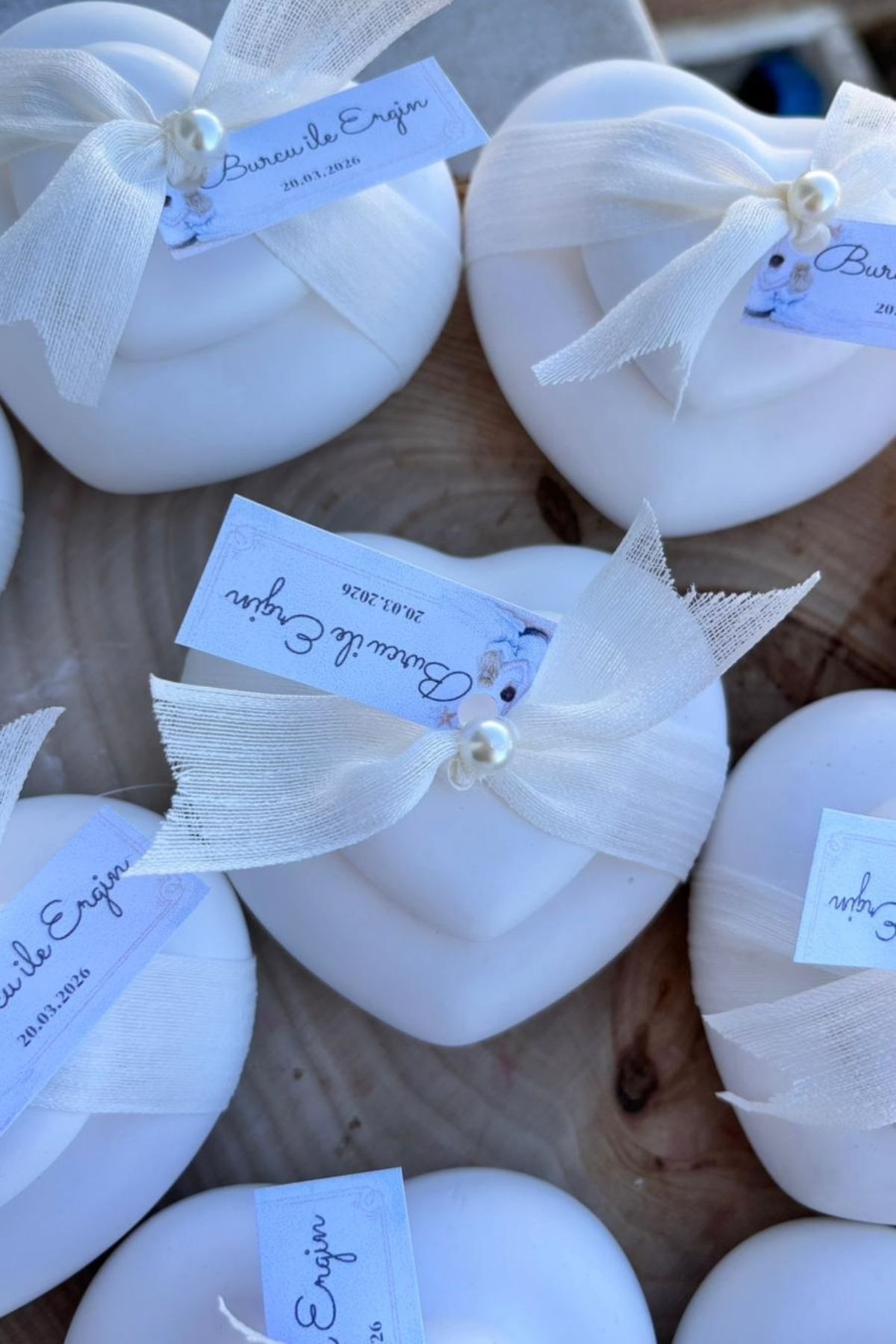  Kalp Şeklinde Parafin Mum Hediyelik İncili Kurdeleli Söz Nişan Seti 20 Adet