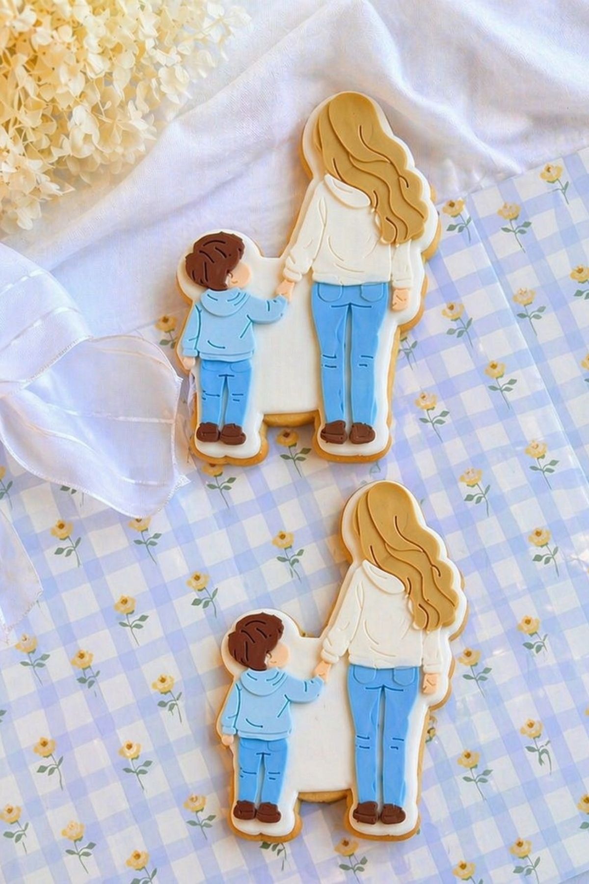 Anne & Oğul Figürlü Şeker Hamurlu Kurabiye – Kişiye Özel Premium Tasarım