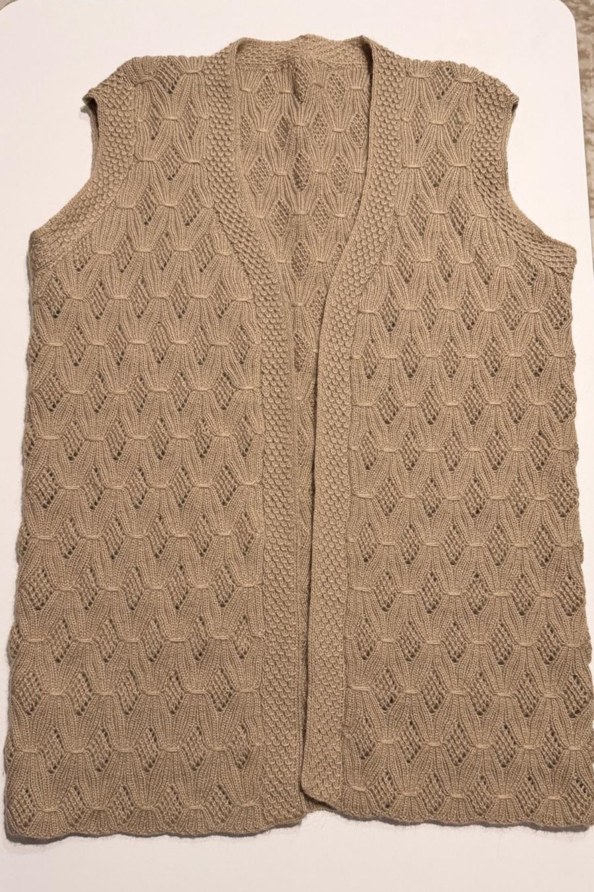 El Örgüsü Kadın Yelek – Alize İp, Bej Triko Desen, Oversize Şık Yelek (Anneler Günü Özel – Hazır)