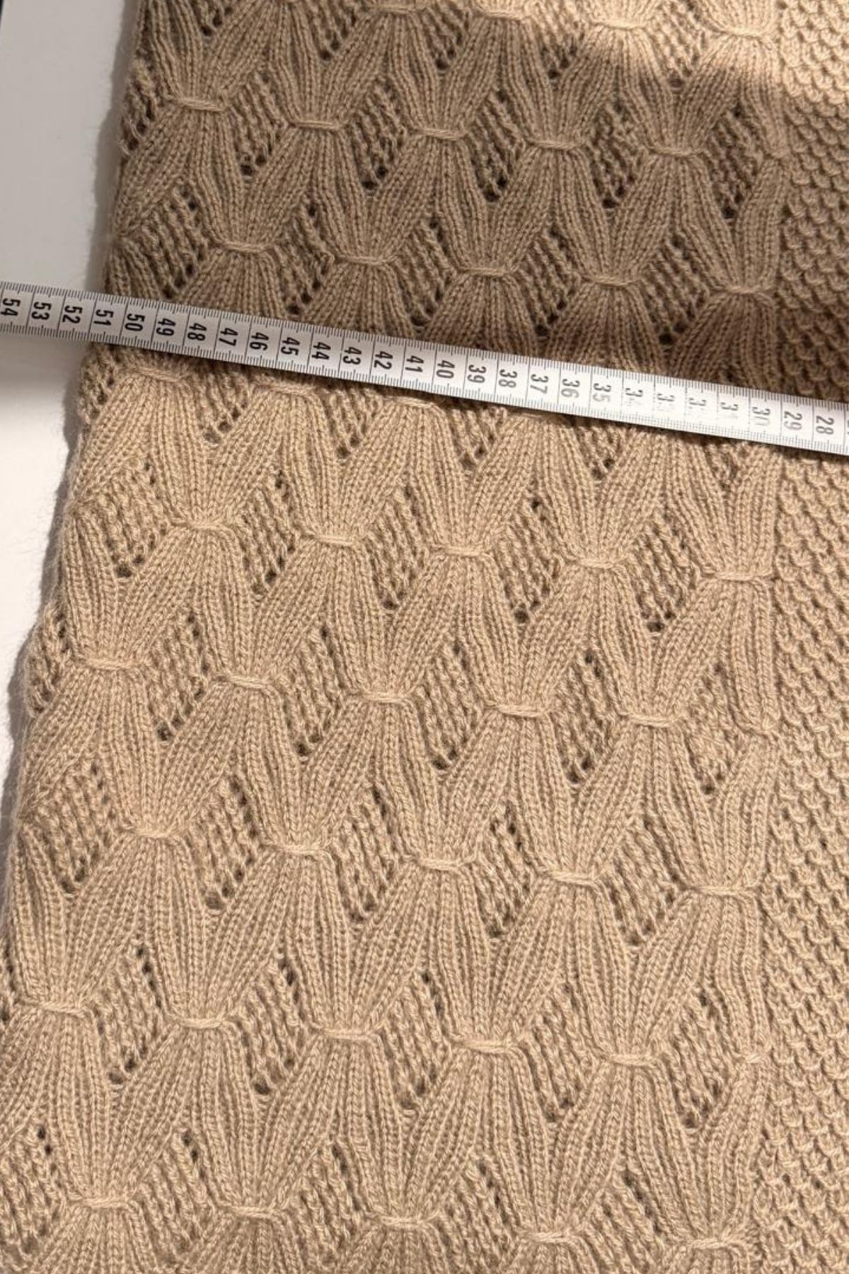 El Örgüsü Kadın Yelek – Alize İp, Bej Triko Desen, Oversize Şık Yelek (Anneler Günü Özel – Hazır)