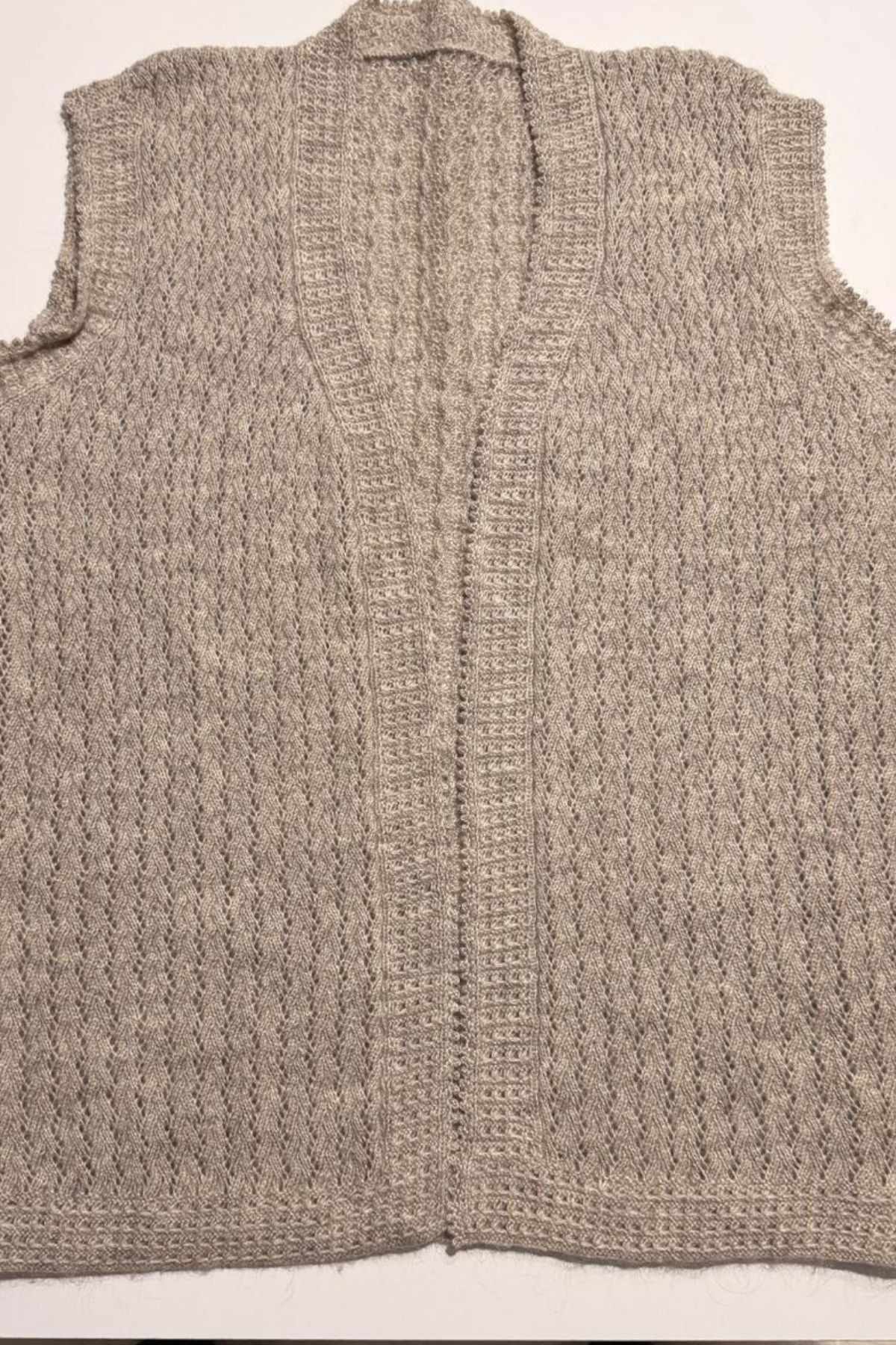 El Örgüsü Kadın Yelek – Alize İp, Bej Renk, Şık Ajurlu Desen, Oversize Triko Yelek (Anneler Günü Hazır)