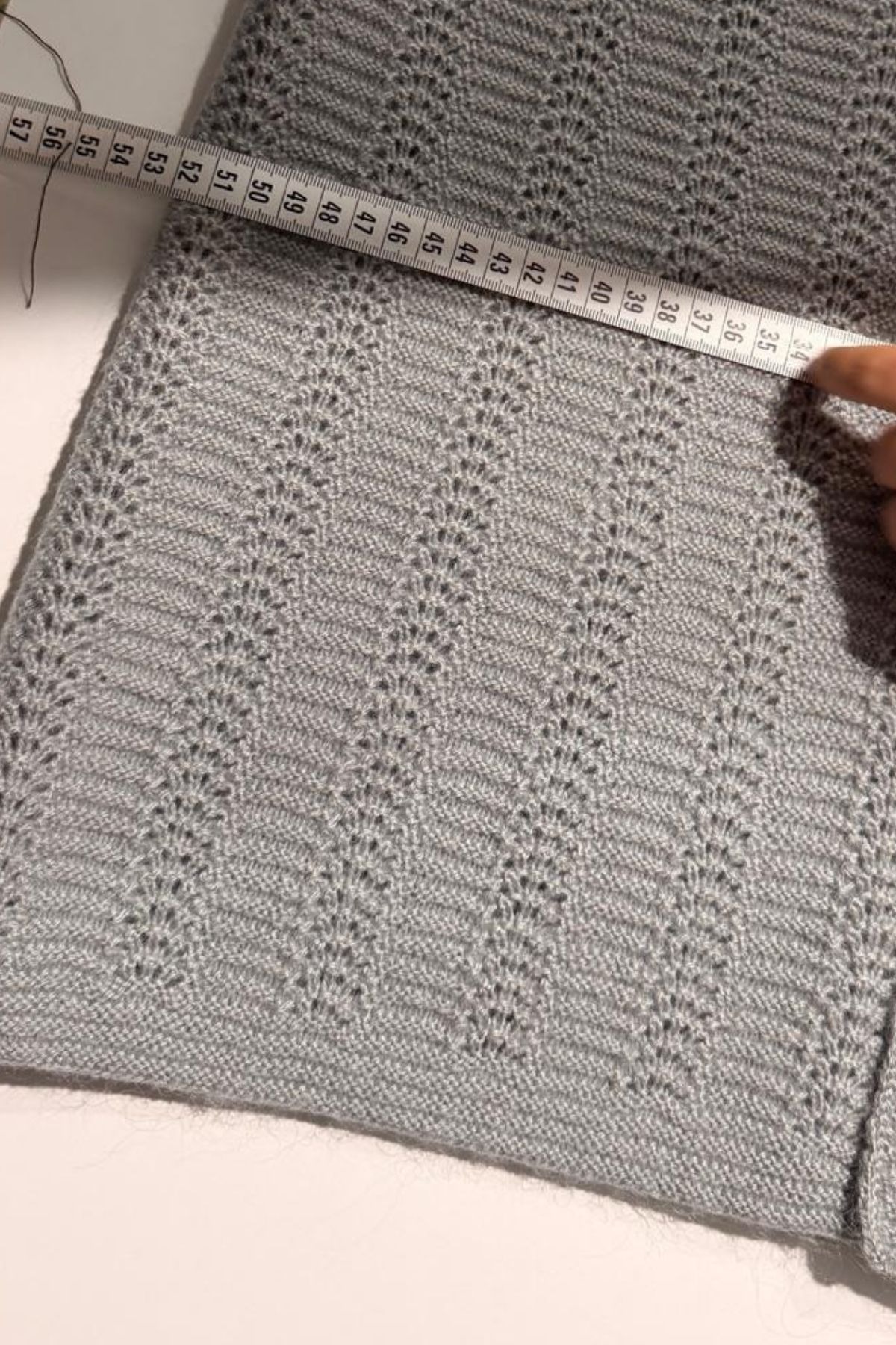 El Örgüsü Kadın Yelek – Gri Alize İp, Düğmeli Ajurlu Triko Yelek, Oversize Şık Model (Anneler Günü Özel)