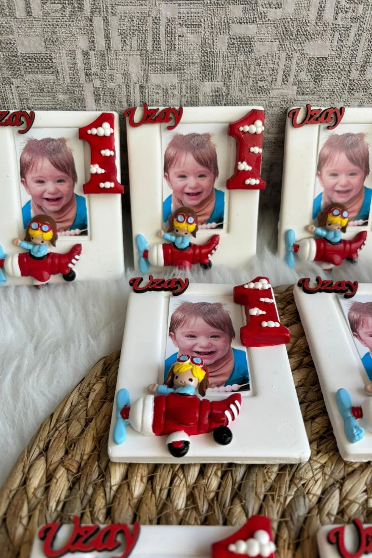  Fotoğraflı Uçak Magnet Hediyelik | İsimli 1 Yaş Erkek Bebek Doğum & Baby Shower 20 Adet 