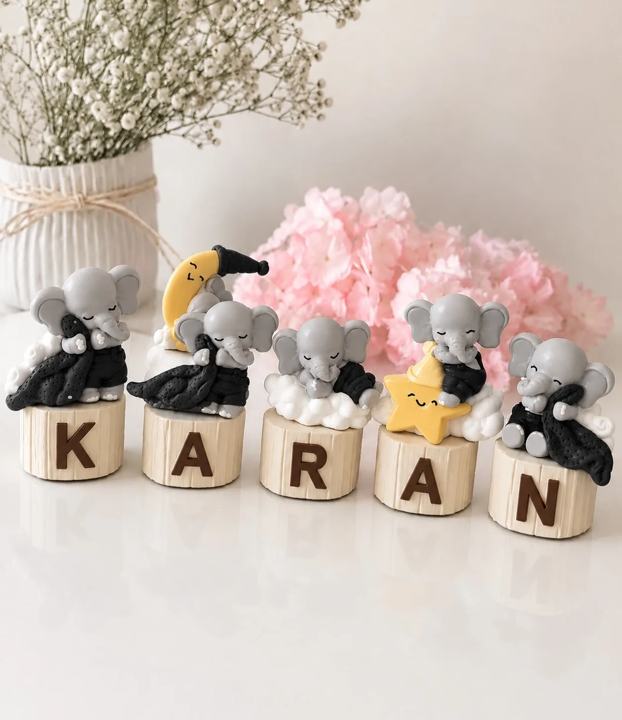 ????✨ KARAN’ın Tatlı Rüyaları ✨????

Minik filler, sıcacık battaniyeleri ve huzurlu uykularıyla KARAN için hazırlandı. ????

Her harfi ayrı bir hikâye, her fil
